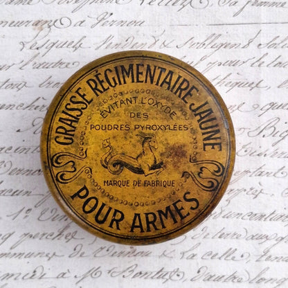 Ancienne boîte « Graisse Régimentaire Jaune »