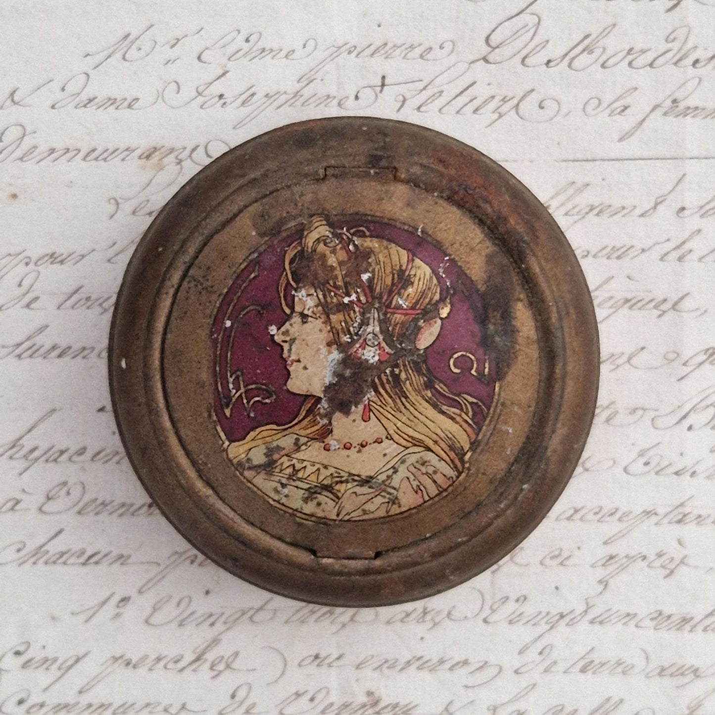 Boîte ancienne « Gosiérine Dalloz - Femme Art Nouveau »