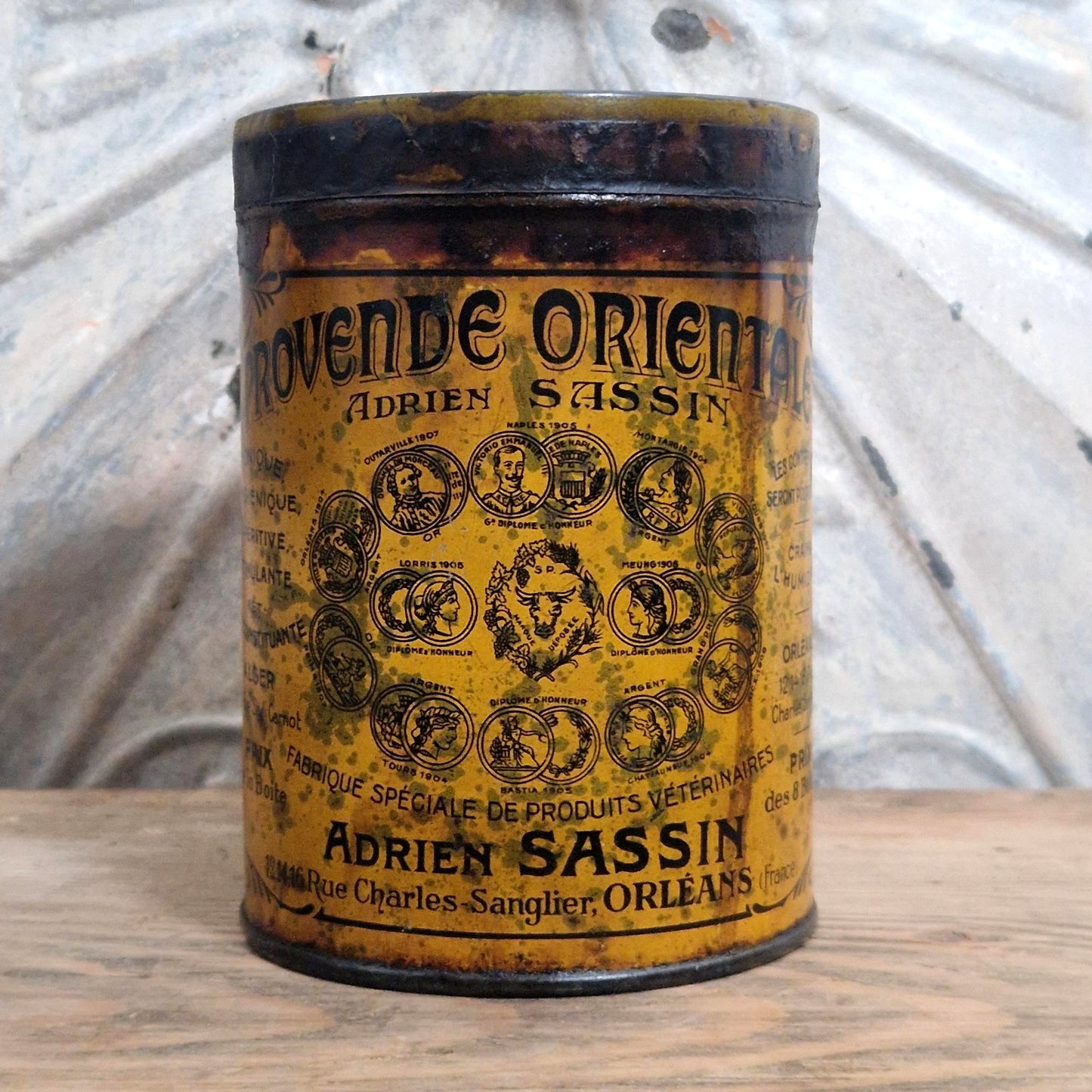 Rare boîte en tôle lithographiée « Provende Orientale »
