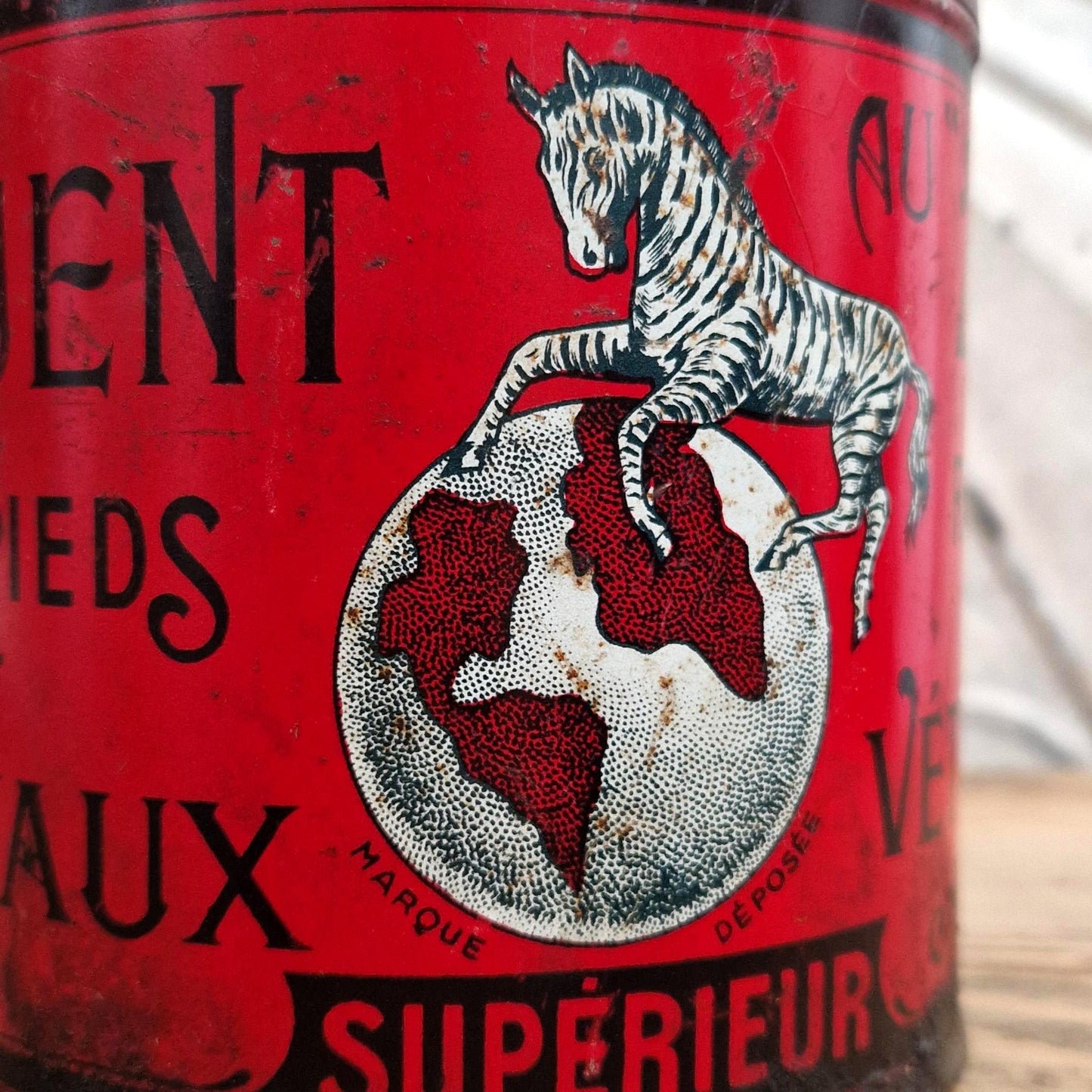 Rare boîte « Au zèbre - Onguent pour pieds de chevaux »