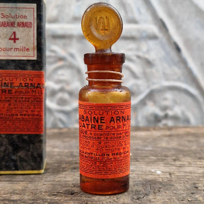Ancien flacon pharmaceutique « Quabaïne Arnaud »