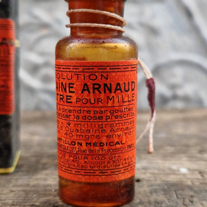 Ancien flacon pharmaceutique « Quabaïne Arnaud »