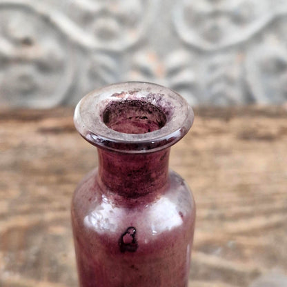 Rare flacon en verre soufflé avec bouchon pipette