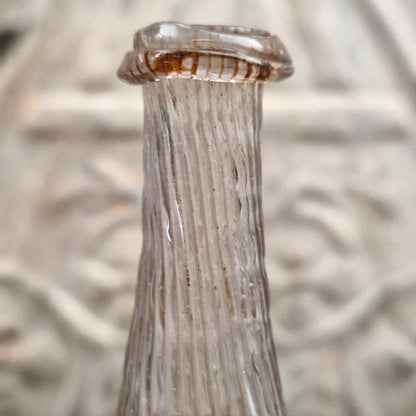 Ancien flacon d’apothicaire en verre soufflé cannelé - XIXe siècle