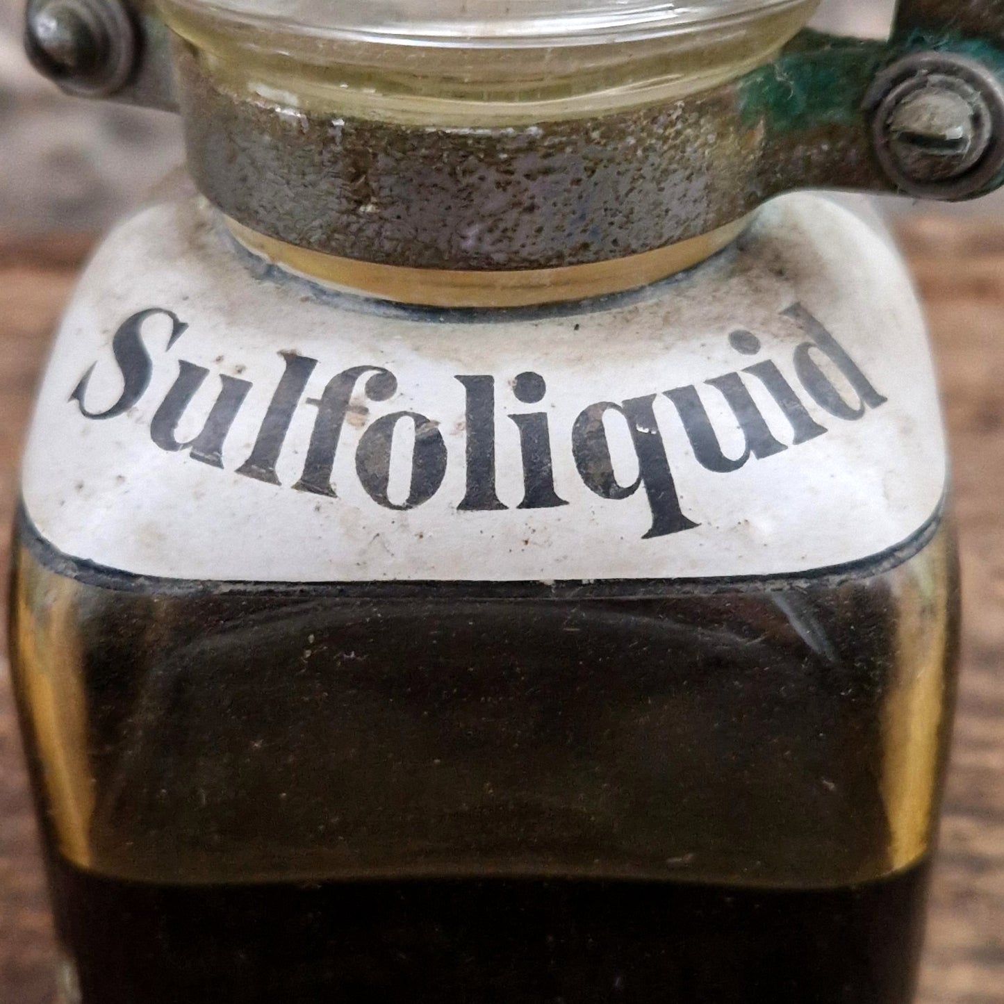 Rare flacon d’apothicaire « Sulfoliquid » avec fermoir
