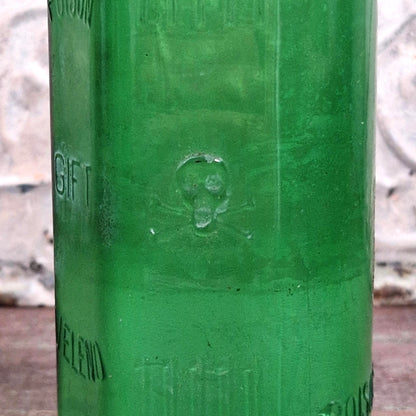 Grand flacon ancien de poison, tête de mort - 50cl