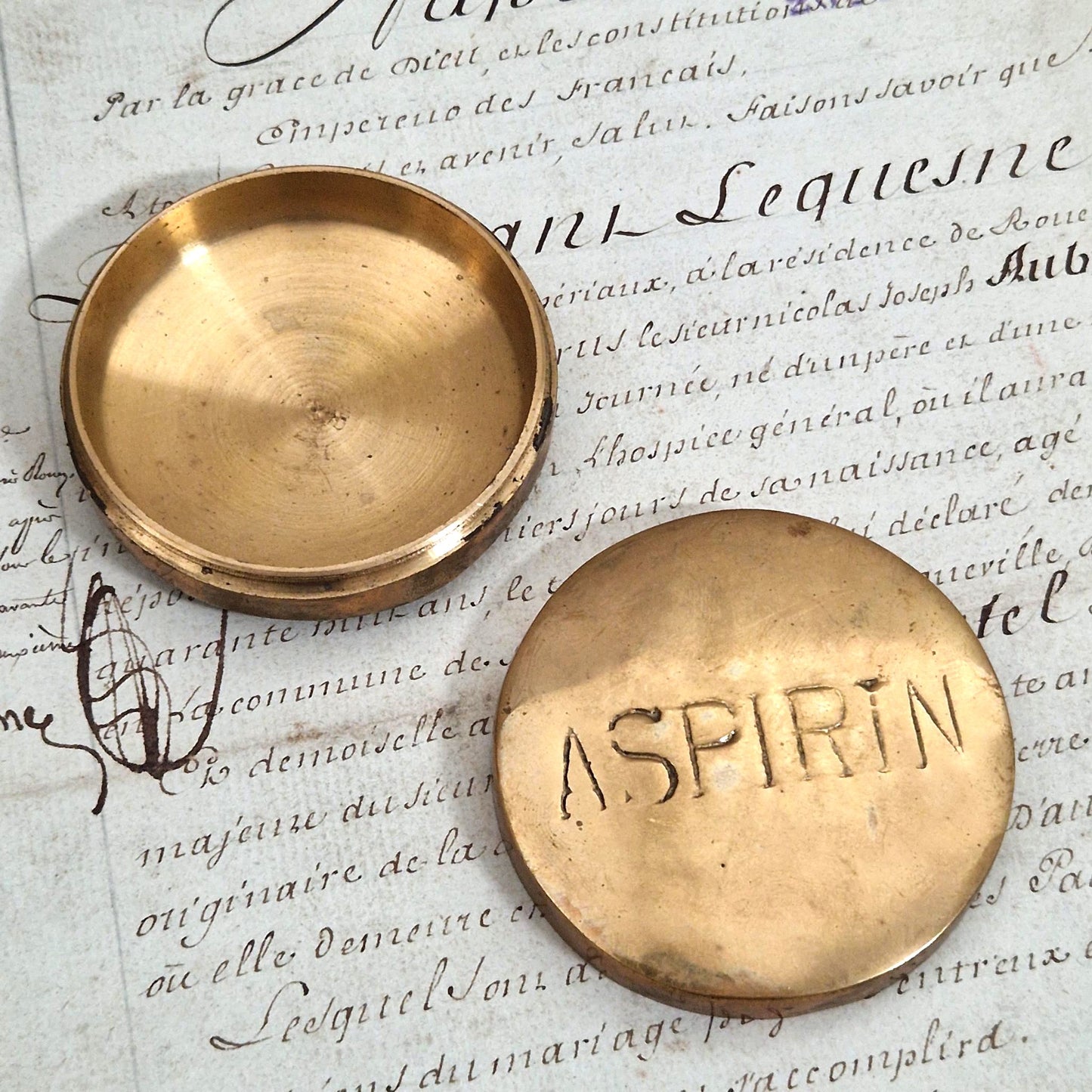 Ancienne boîte à aspirine de poche en laiton - Début XXe