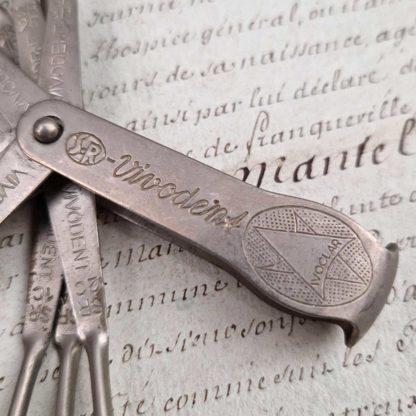 Ancien teintier / nuancier dentaire Vivodent