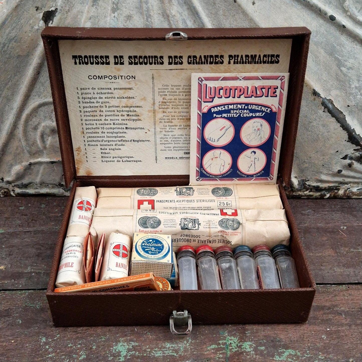 Ancienne trousse de secours des Grandes Pharmacies