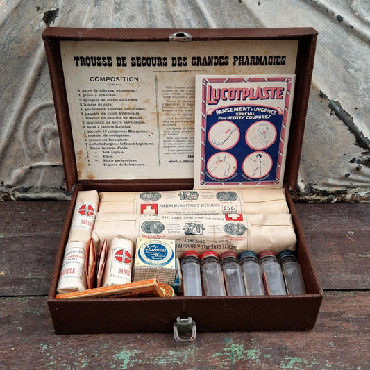 Ancienne trousse de secours des Grandes Pharmacies