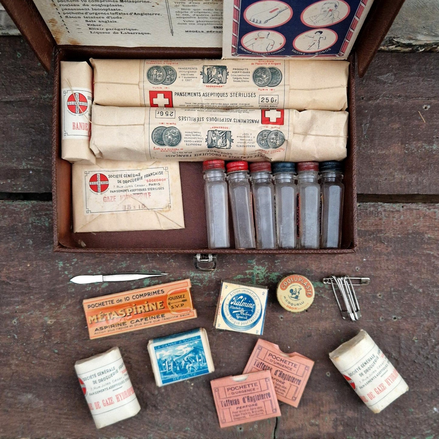 Ancienne trousse de secours des Grandes Pharmacies
