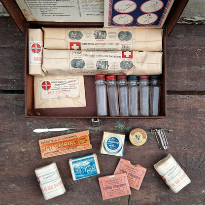 Ancienne trousse de secours des Grandes Pharmacies