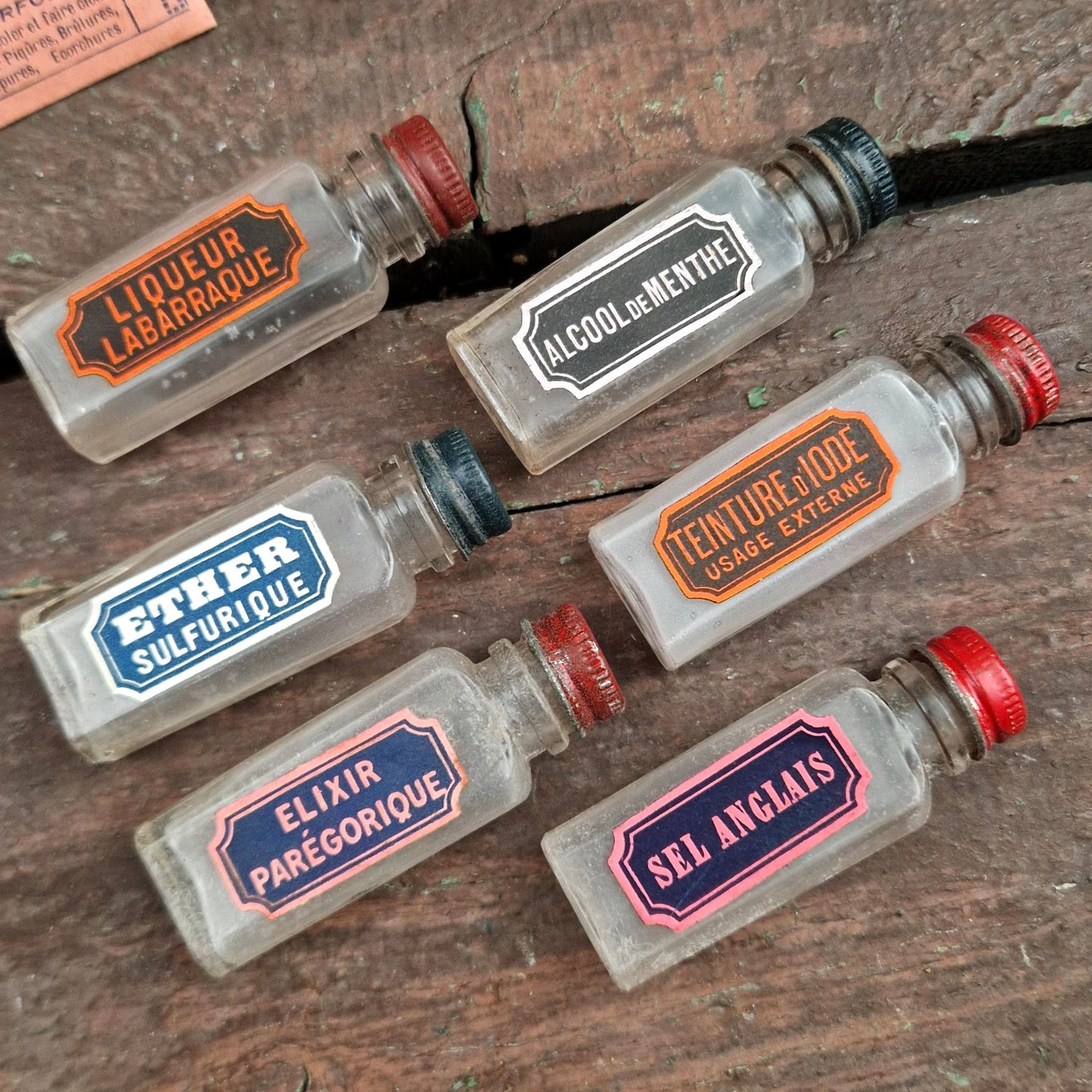 Ancienne trousse de secours des Grandes Pharmacies