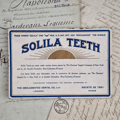 Ancienne boîte de dents de prothésiste Solila Teeth