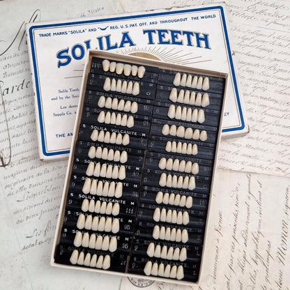 Ancienne boîte de dents de prothésiste Solila Teeth