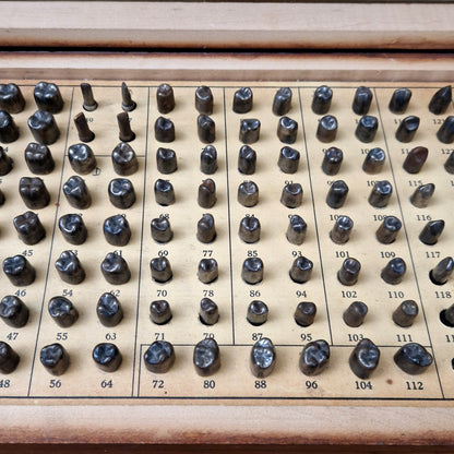 Ancien coffret dentaire pour fabrication de couronnes en or