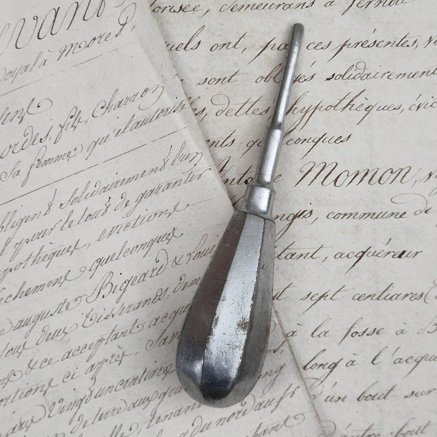Ancien instrument médical à curette / gouge