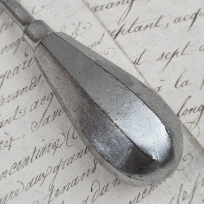 Ancien instrument médical à curette / gouge