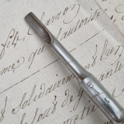 Ancien instrument médical à curette / gouge