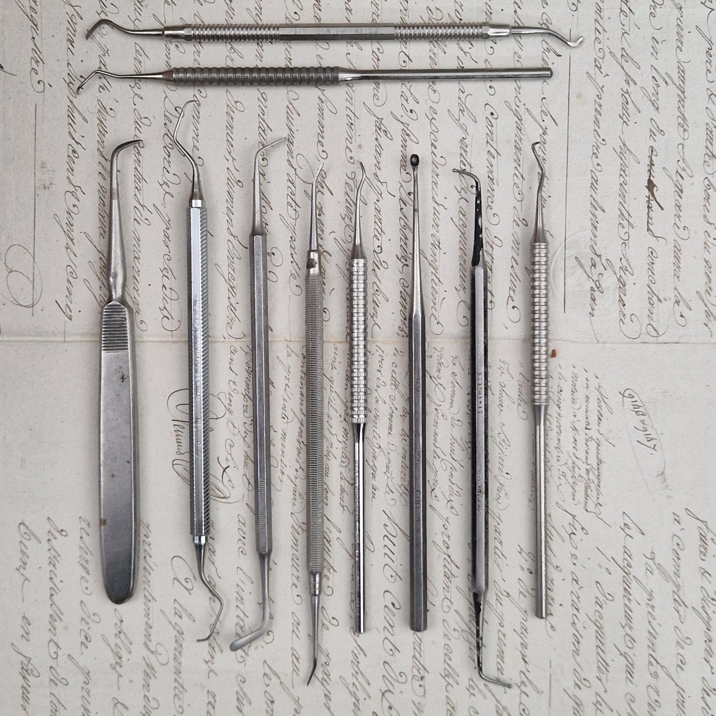 Lot de 10 anciens instruments de chirurgie dentaire