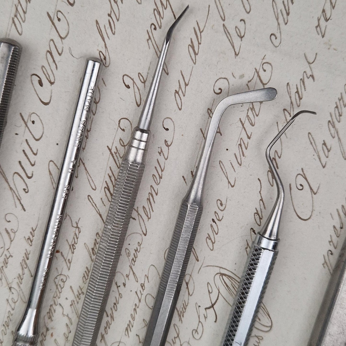 Lot de 10 anciens instruments de chirurgie dentaire