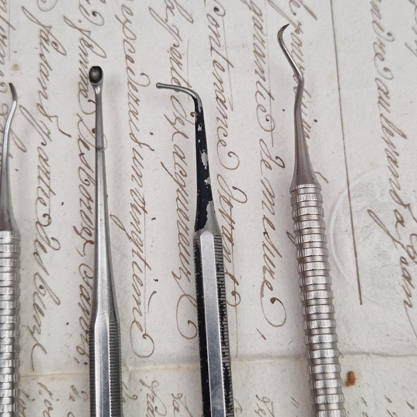 Lot de 10 anciens instruments de chirurgie dentaire