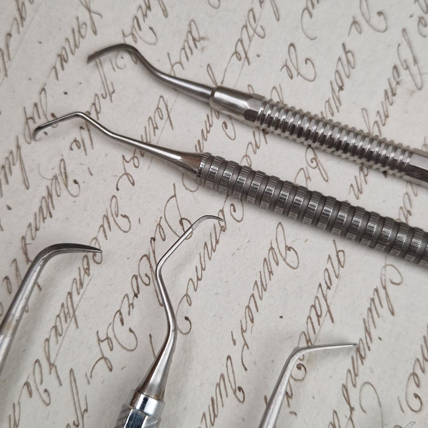 Lot de 10 anciens instruments de chirurgie dentaire