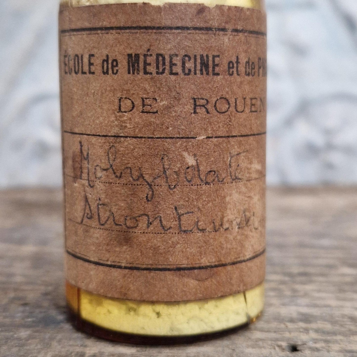 Ancien flacon de l'école de médecine et pharmacie de Rouen