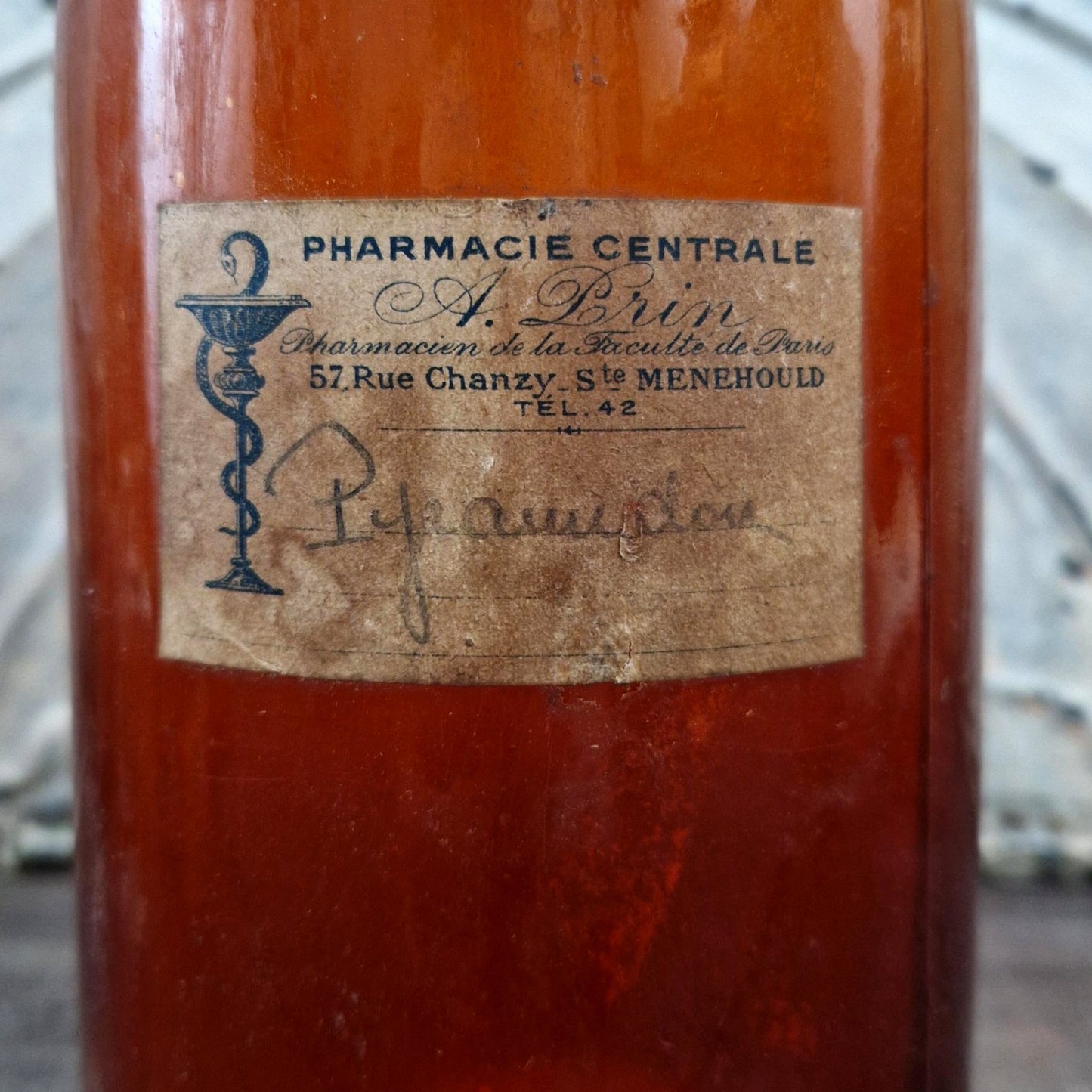 Grand flacon ambré « Pyramidon » - Pharmacie centrale