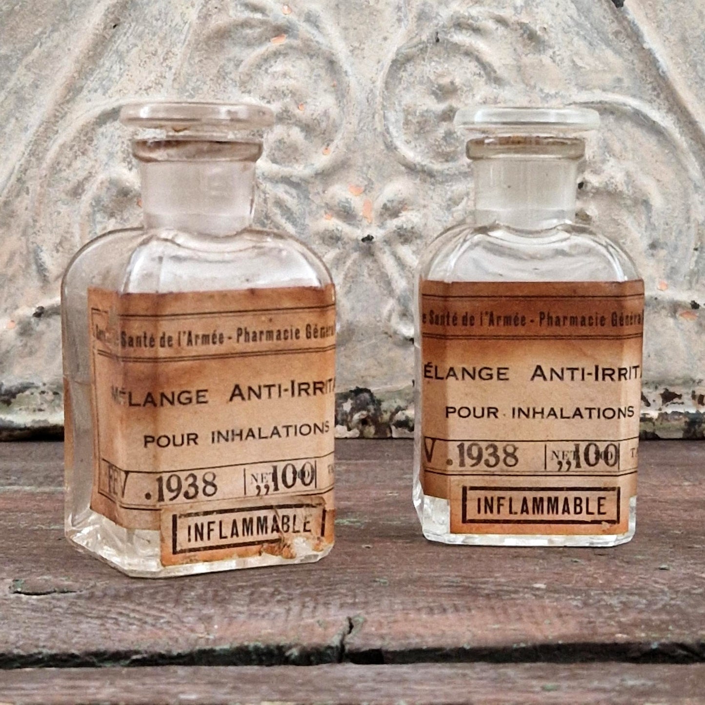 2 anciens flacon de pharmacie militaire - 1938