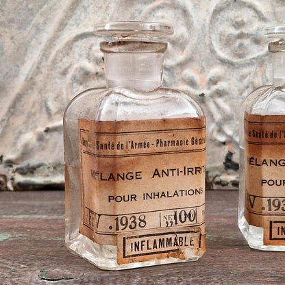 2 anciens flacon de pharmacie militaire - 1938