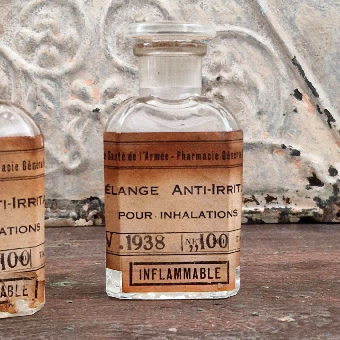 2 anciens flacon de pharmacie militaire - 1938