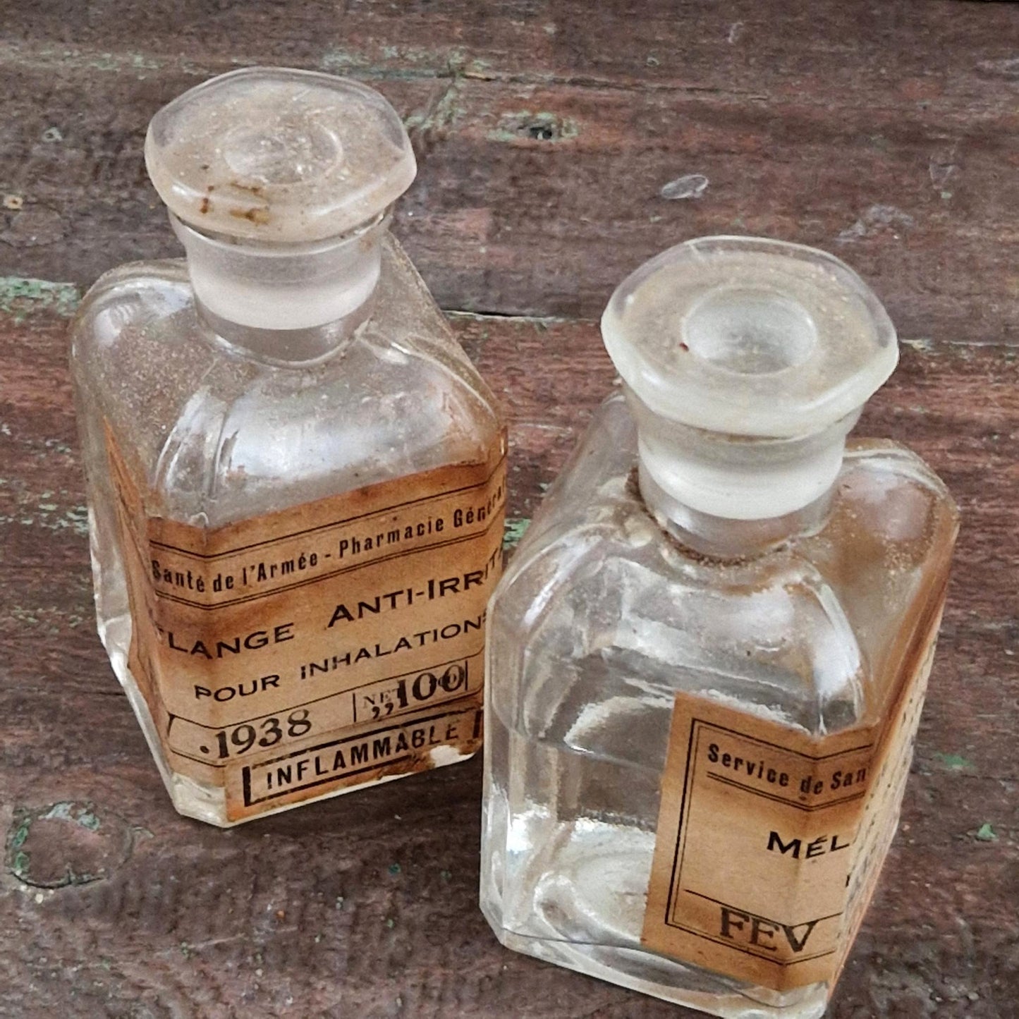 2 anciens flacon de pharmacie militaire - 1938