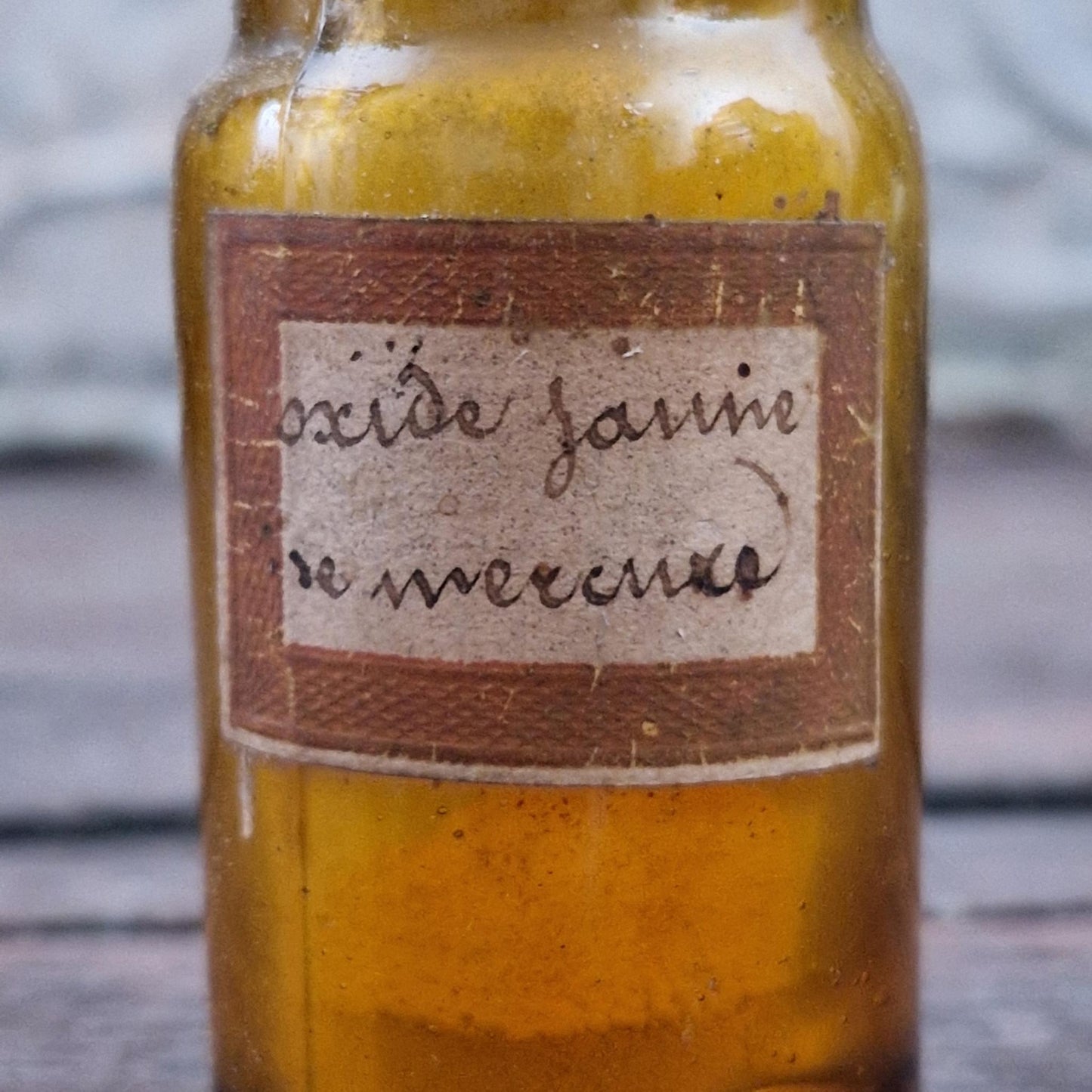 Ancien flacon de pharmacie « Oxyde jaune de mercure »