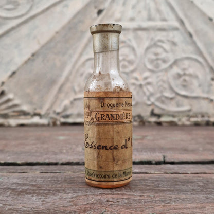 Ancien flacon de droguerie médicinale « Essence d’Aspic »