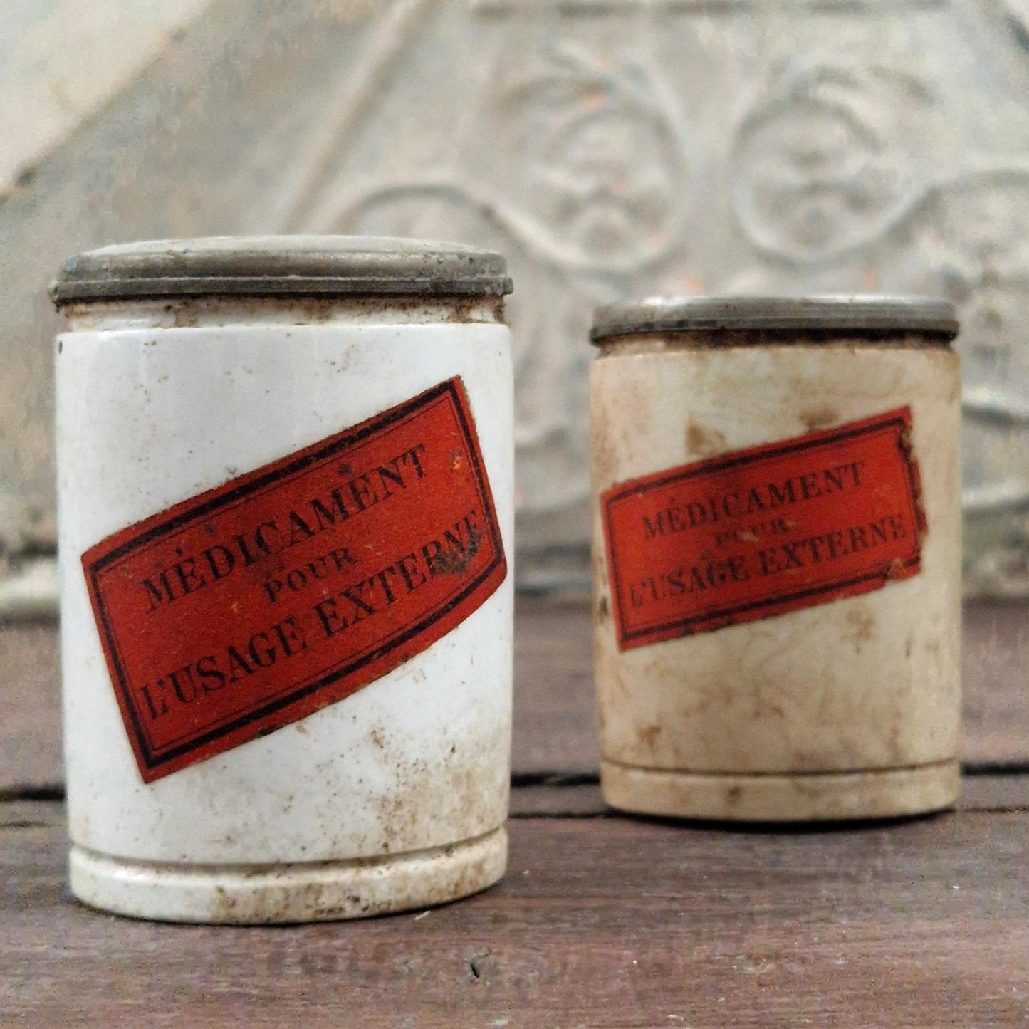 Lot de 2 anciens pots pharmaceutiques en céramique