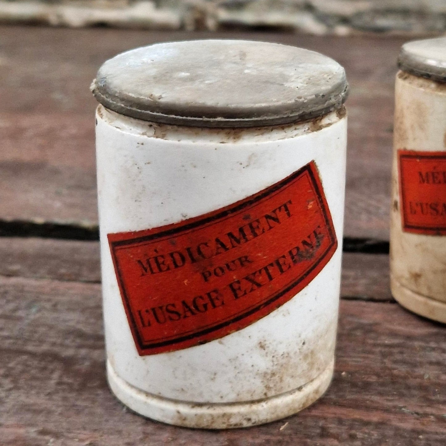 Lot de 2 anciens pots pharmaceutiques en céramique