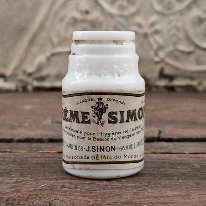 Pot en opaline blanche « Crème Simon »