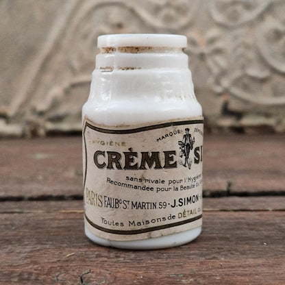 Pot en opaline blanche « Crème Simon »