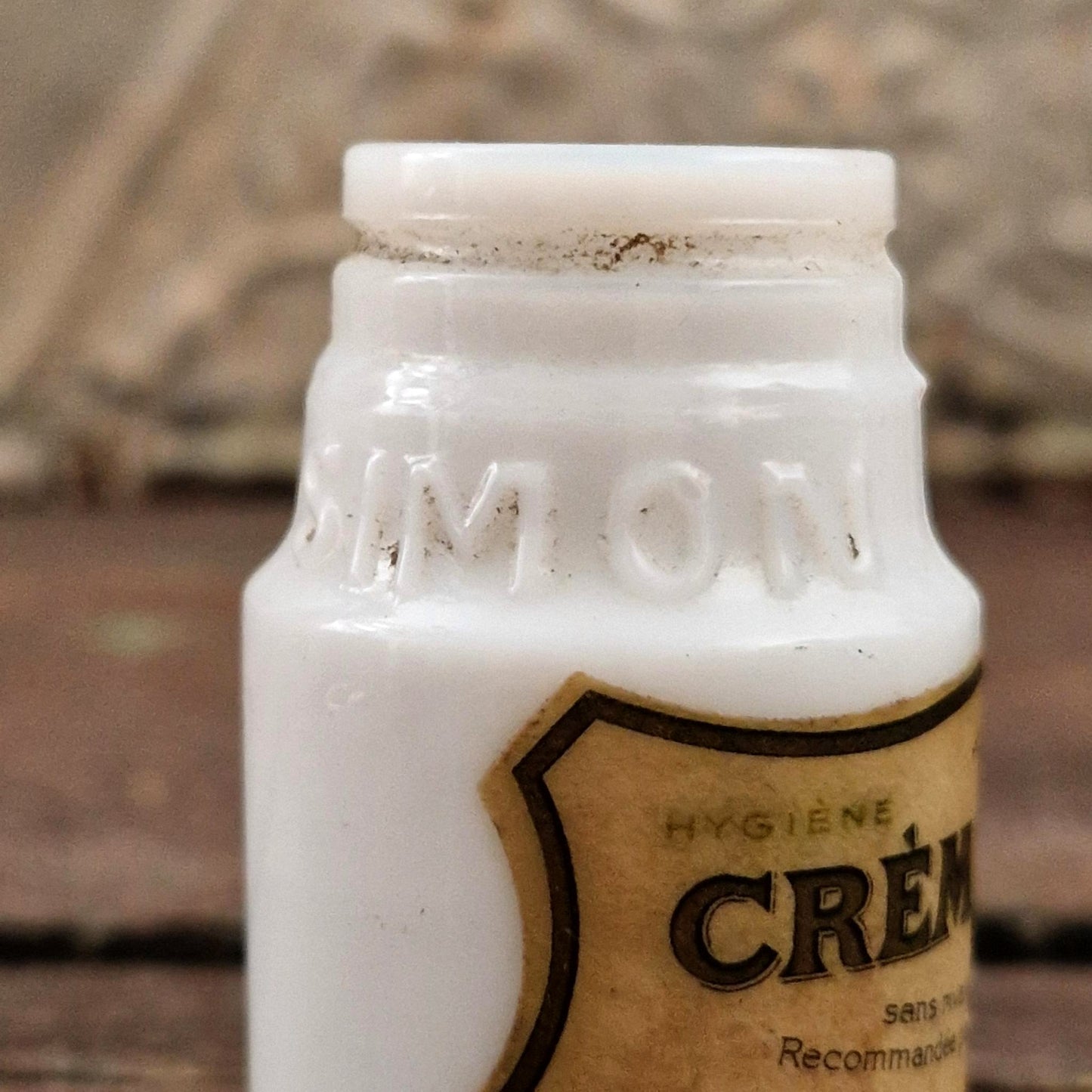 Ancien pot en opaline blanche « Crème Simon »