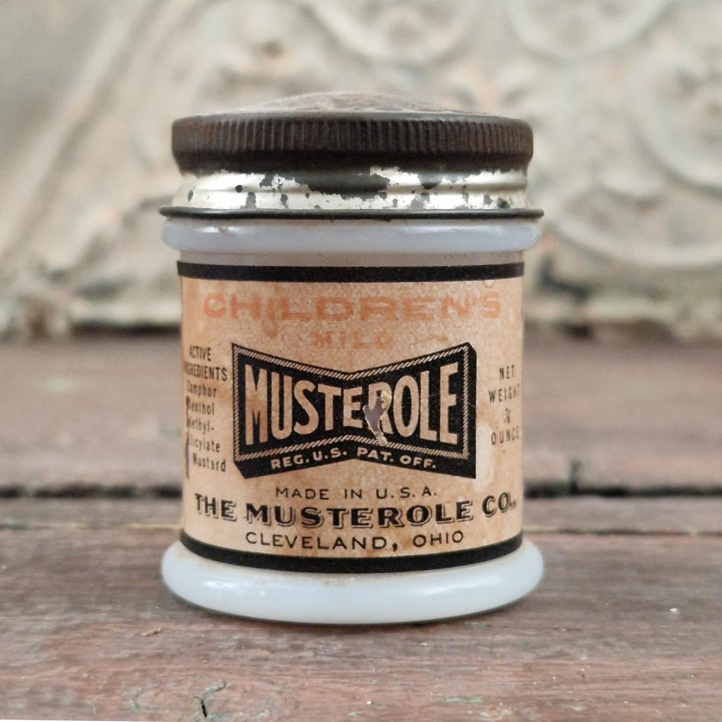 Ancien pot de pharmacie américain « Musterole »