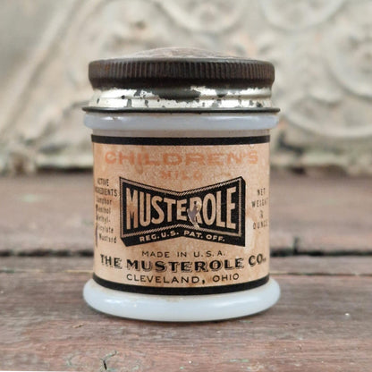 Ancien pot de pharmacie américain « Musterole »