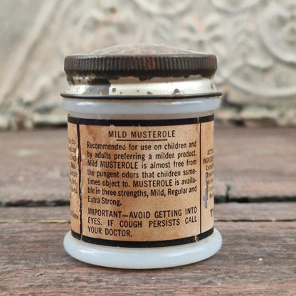 Ancien pot de pharmacie américain « Musterole »