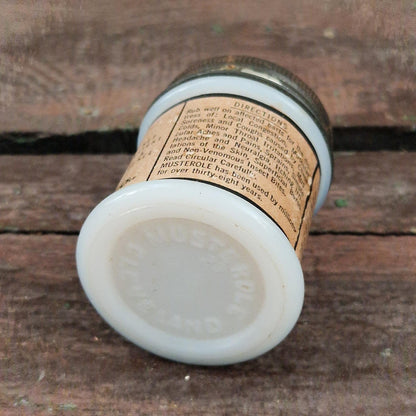Ancien pot de pharmacie américain « Musterole »