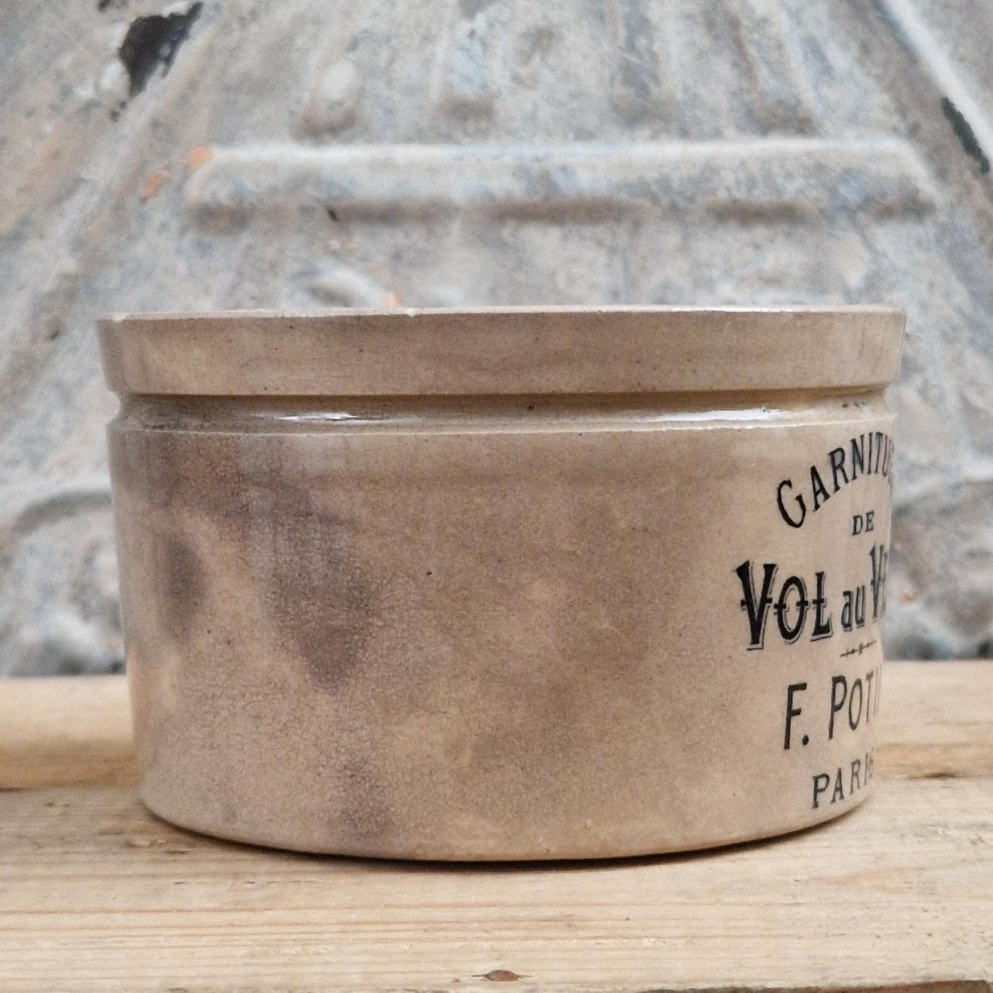 Rare pot en faïence Félix Potin « Vol au Vent »