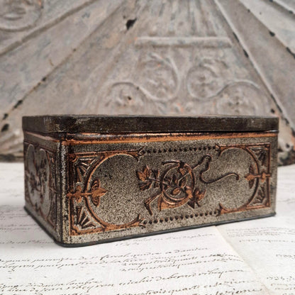 Rare boîte en tôle Félix Potin - « Chasse à courre »