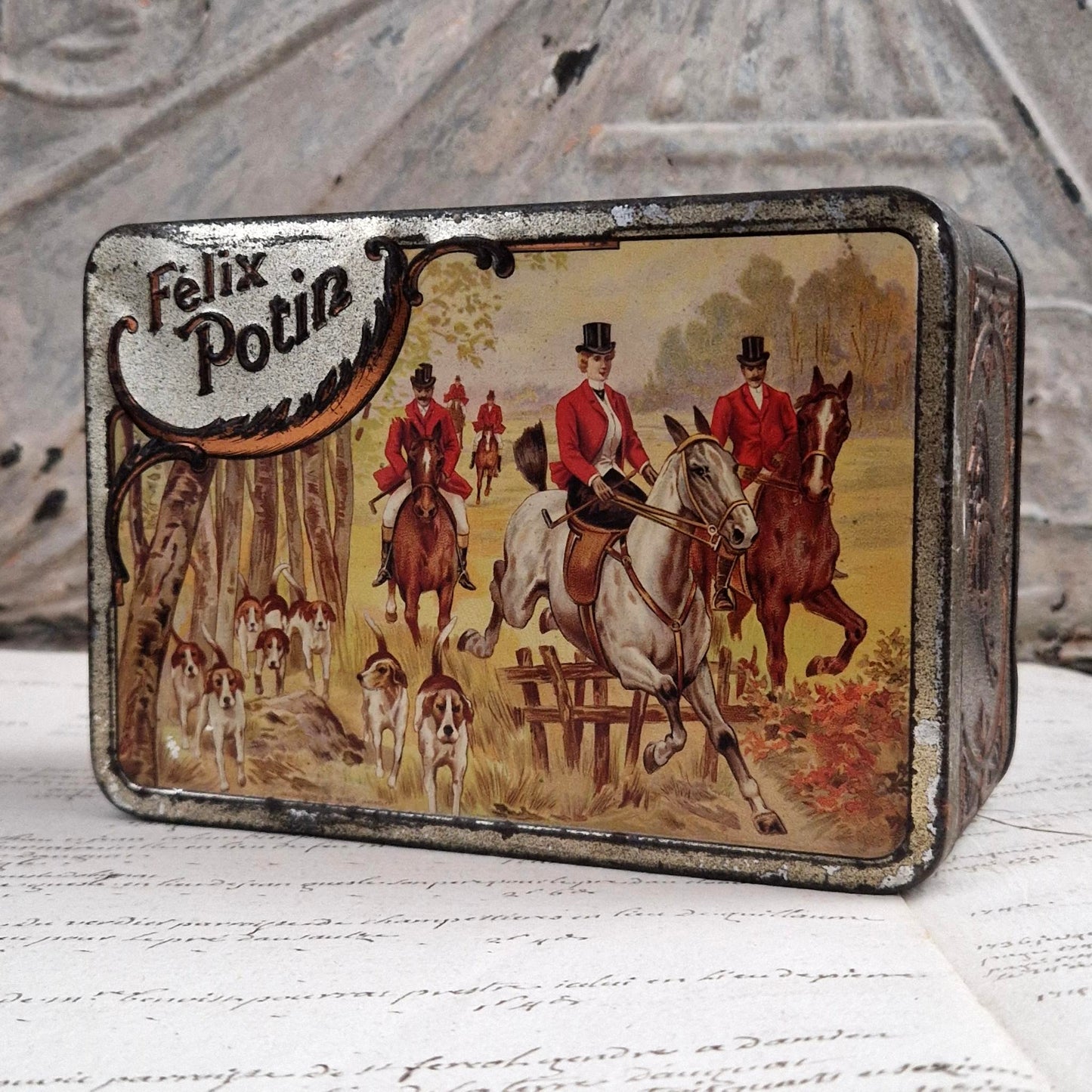 Rare boîte en tôle Félix Potin - « Chasse à courre »