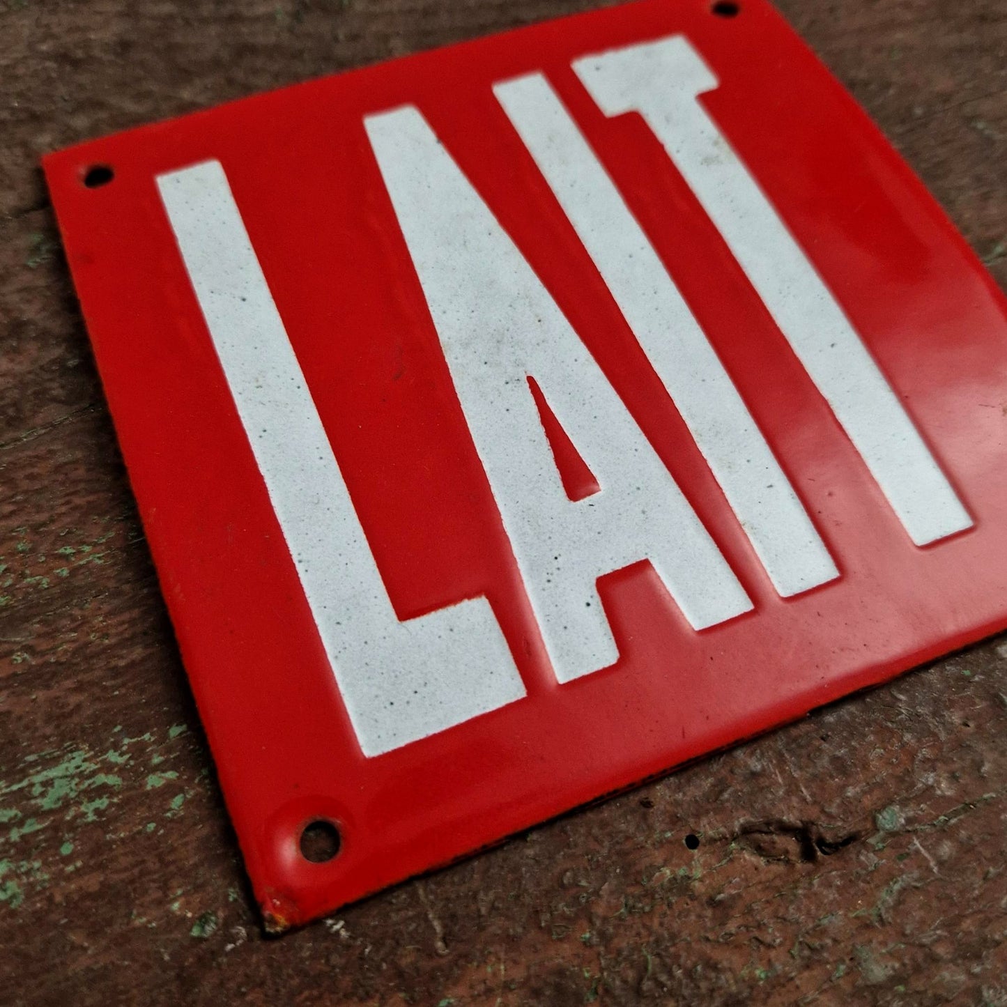 Plaque émaillée ancienne « LAIT »