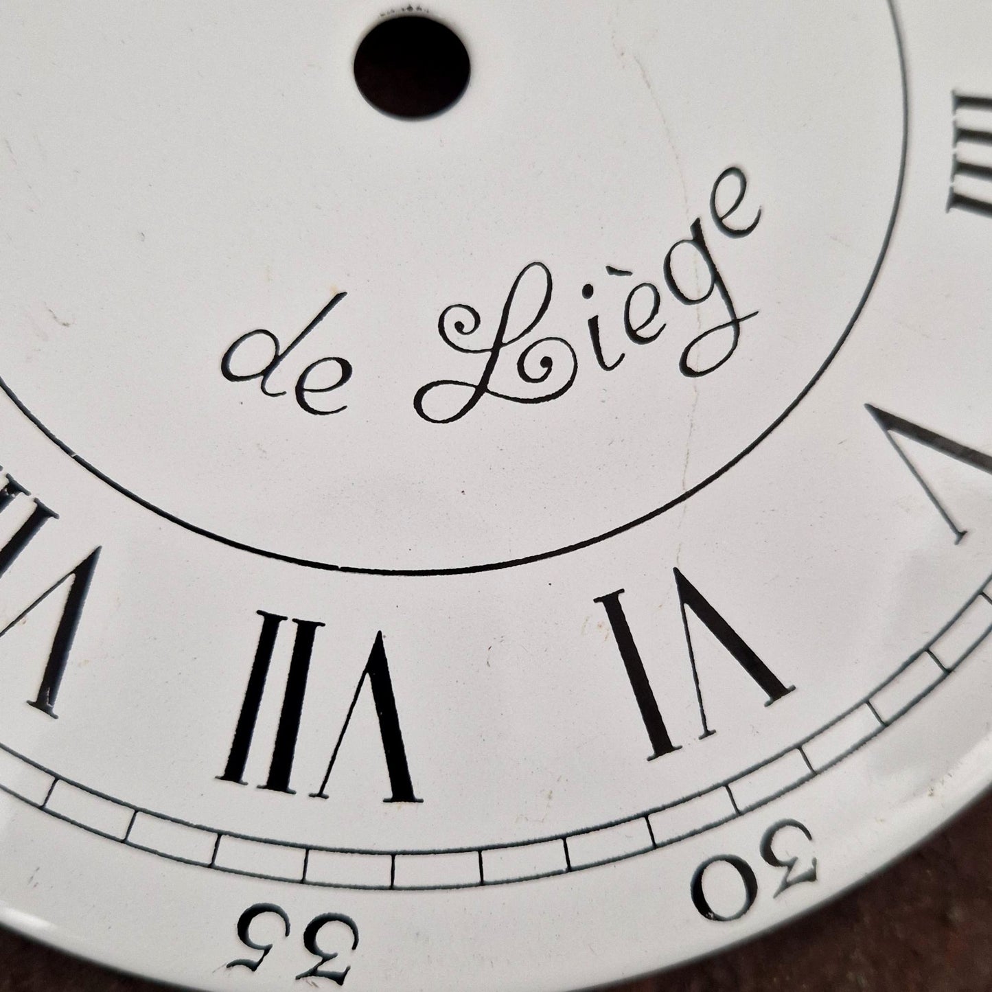 Ancien cadran émaillé « Le temps de Liège »