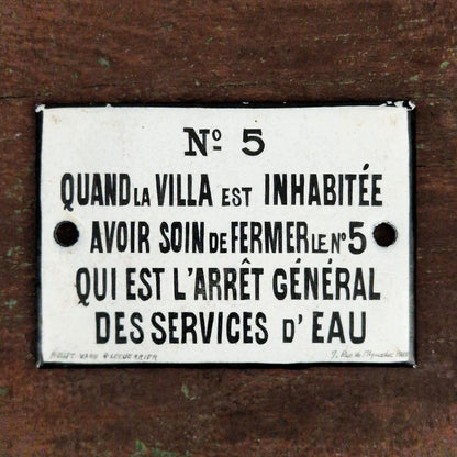 Plaque émaillée « N°5 - Quand la villa est inhabitée... »